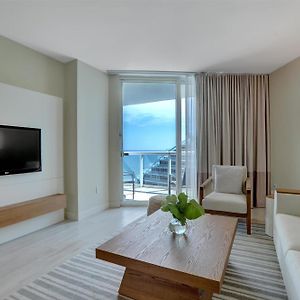 Deluxe Junior King Suite